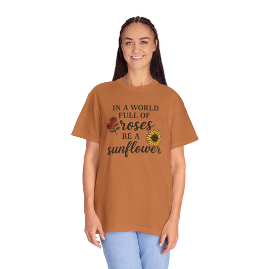In a world full of roses be a sunflower T-shirt for Women